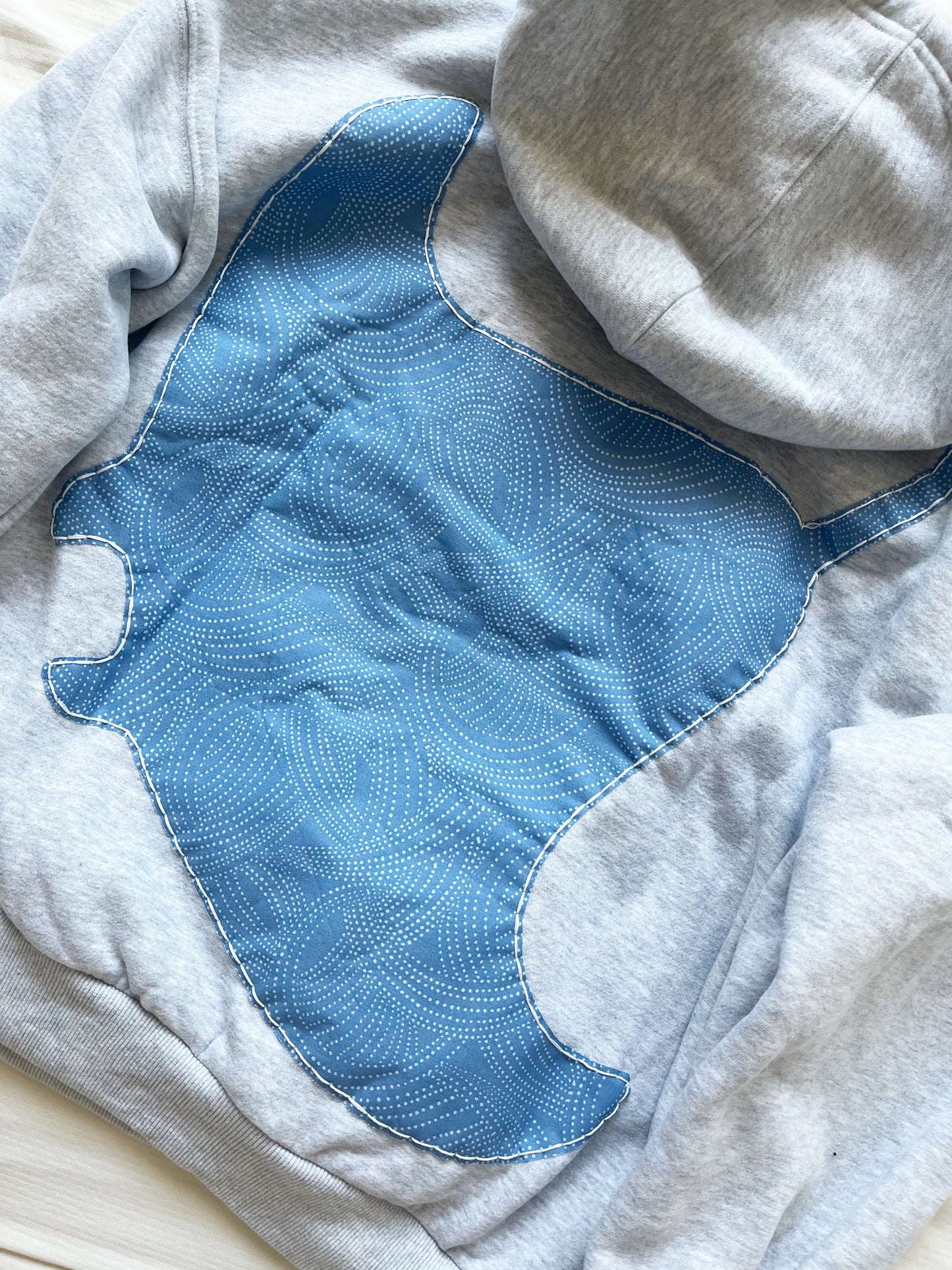 grey manta ray hoodie - medium